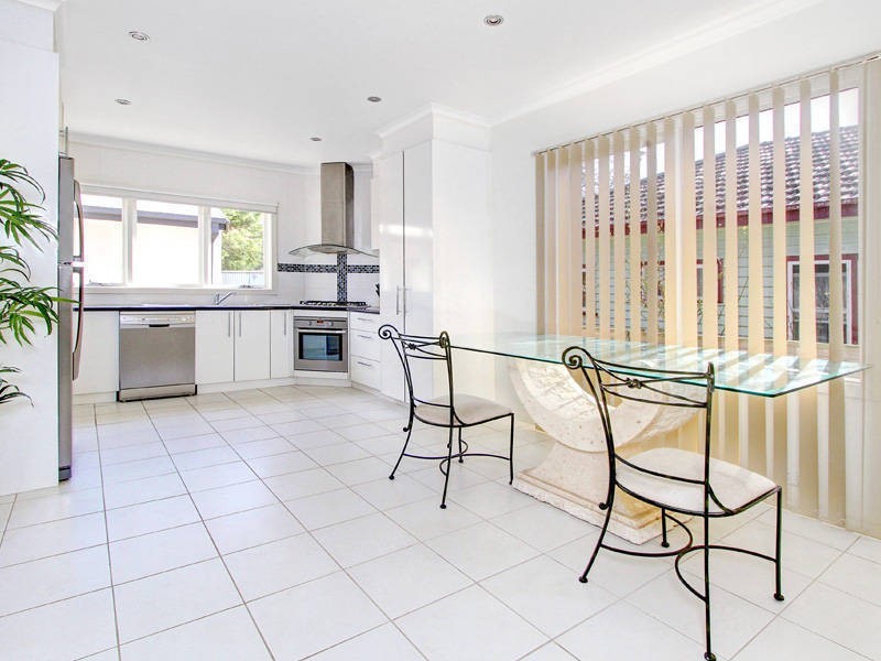 16 Hayes Avenue, Rosebud VIC 3939