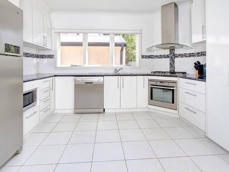 16 Hayes Avenue, Rosebud VIC 3939