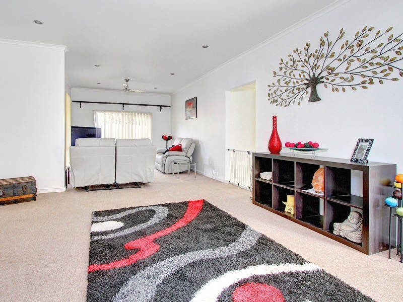 16 Hayes Avenue, Rosebud VIC 3939