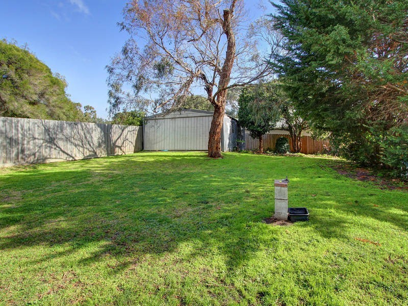 16 Hayes Avenue, Rosebud VIC 3939