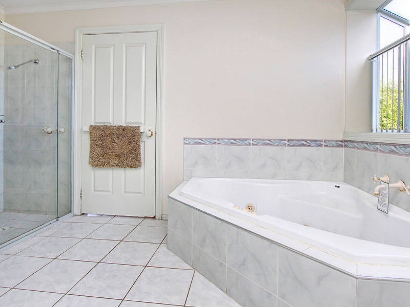 15 Valley Court (Off Country Club Drive), Safety Beach VIC 3936