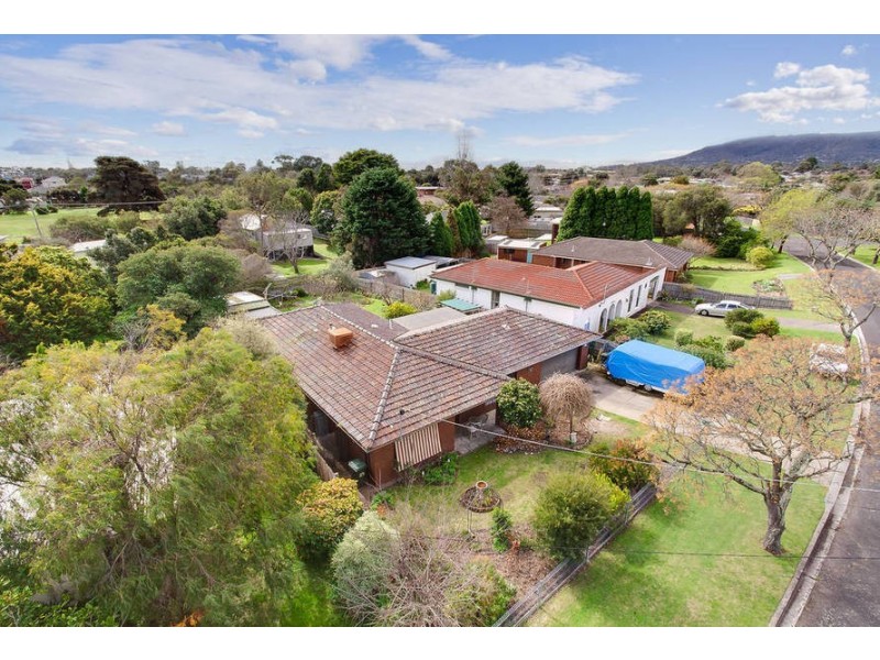 13 Warranilla Avenue, Rosebud VIC 3939