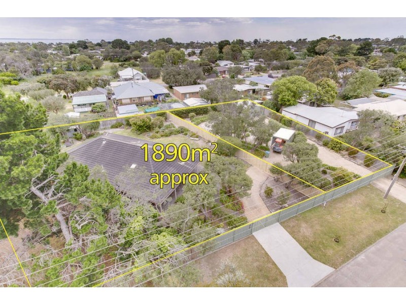 50 Swans Way, Rosebud West VIC 3940