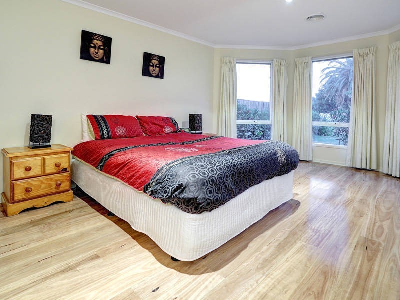 24 Lakeside Court, Safety Beach VIC 3936