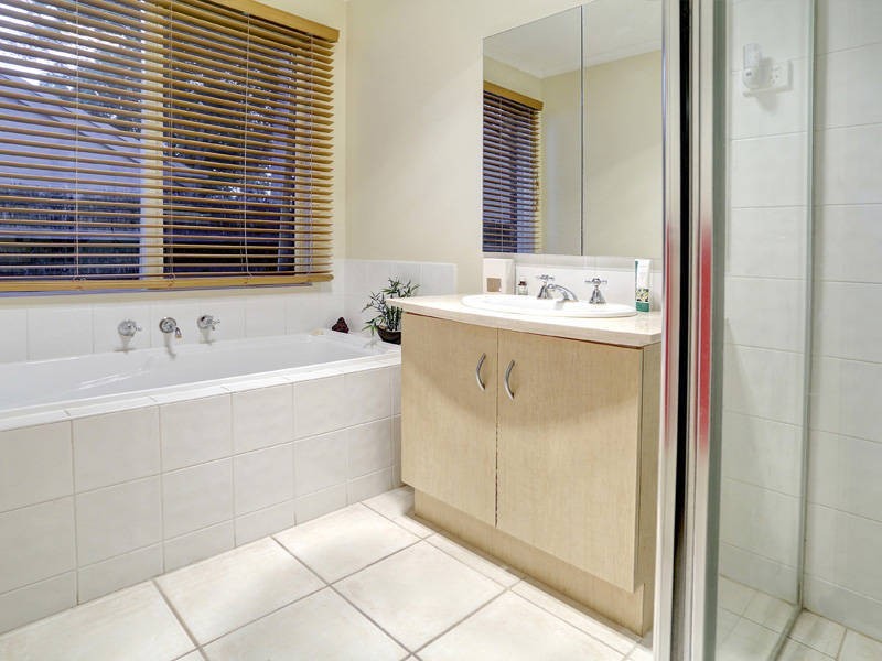 24 Lakeside Court, Safety Beach VIC 3936
