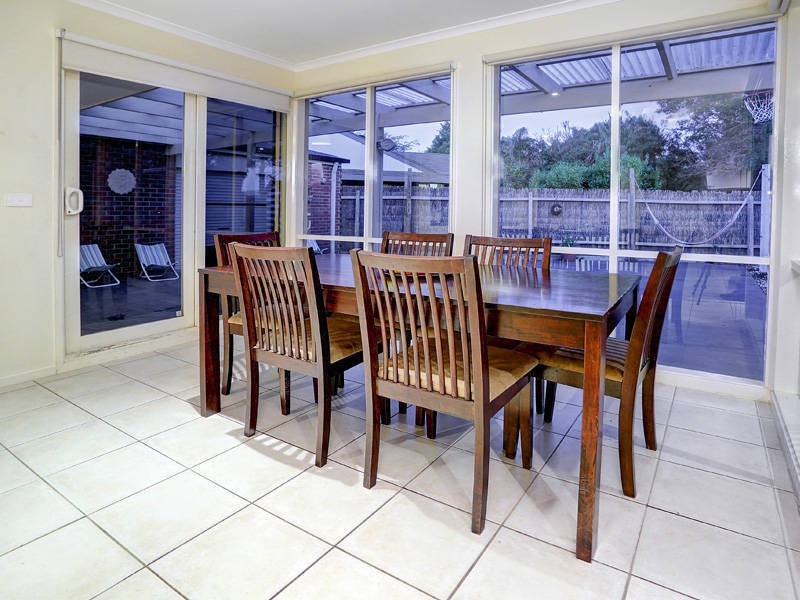 24 Lakeside Court, Safety Beach VIC 3936