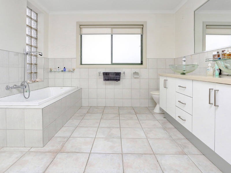 4 Victoria Street, Safety Beach VIC 3936