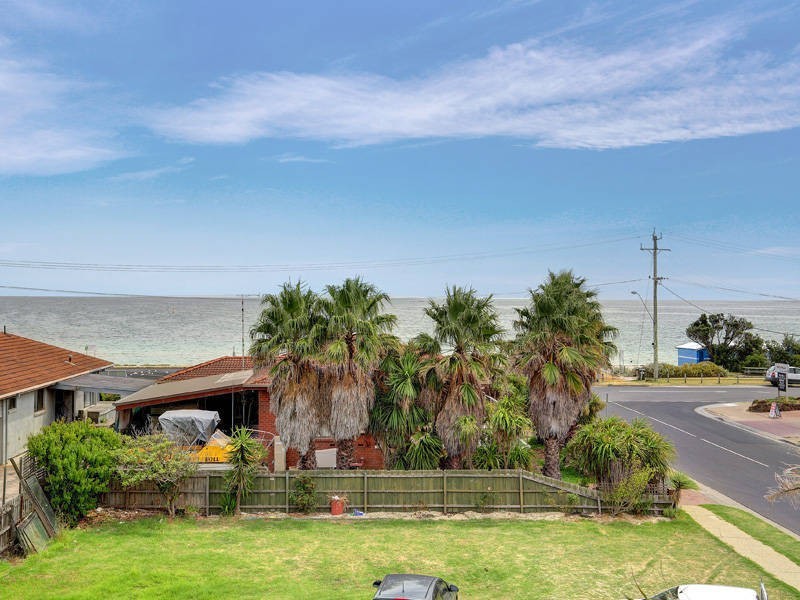 4 Victoria Street, Safety Beach VIC 3936