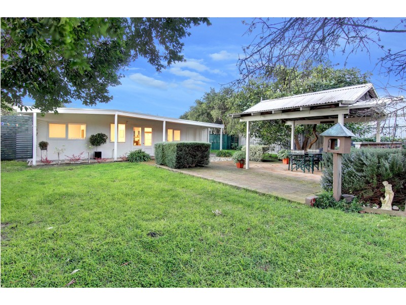 1 Meadow Avenue, Tootgarook VIC 3941