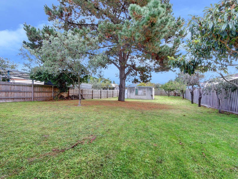 34 Woyna Avenue, Rosebud West VIC 3940