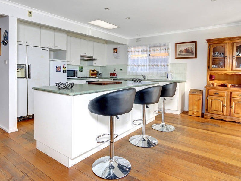 97 Cootamundra Ave, Rosebud West VIC 3940