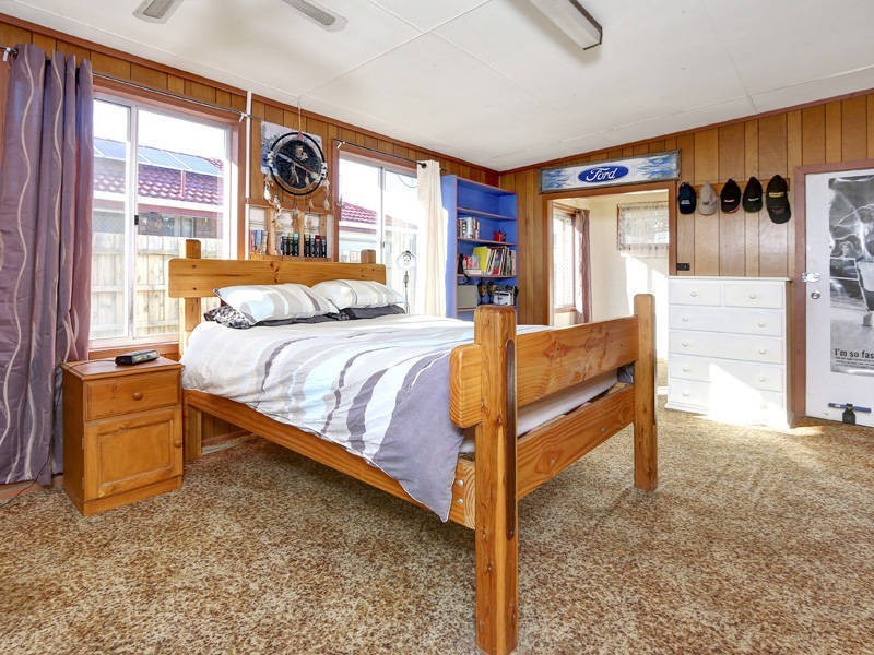 97 Cootamundra Ave, Rosebud West VIC 3940