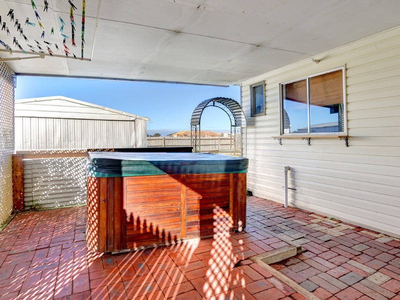 97 Cootamundra Ave, Rosebud West VIC 3940