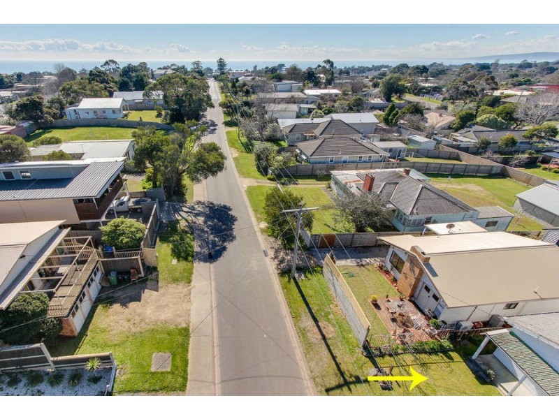 95  Ninth Avenue, Rosebud VIC 3939