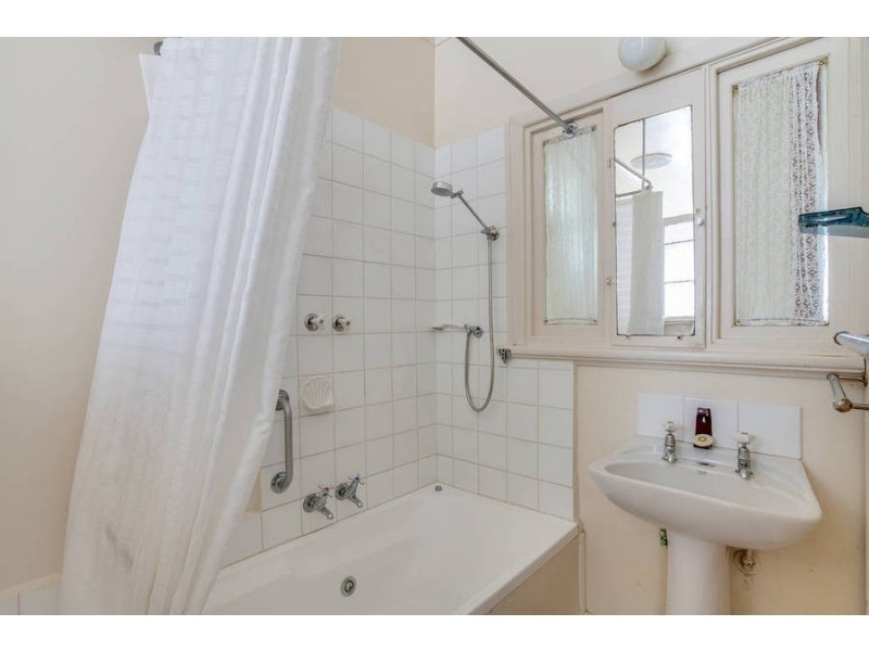 95  Ninth Avenue, Rosebud VIC 3939