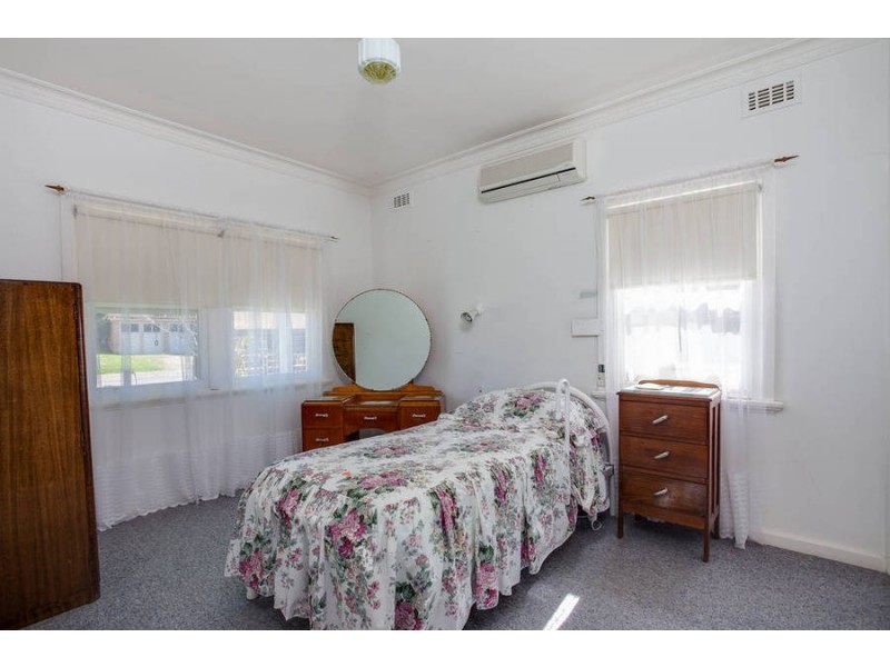 95  Ninth Avenue, Rosebud VIC 3939