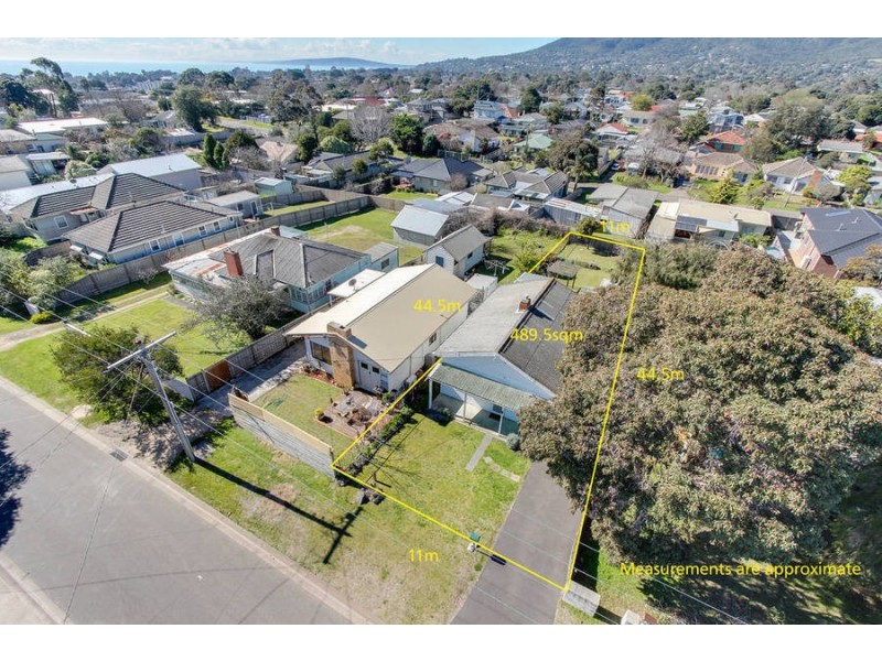 95  Ninth Avenue, Rosebud VIC 3939