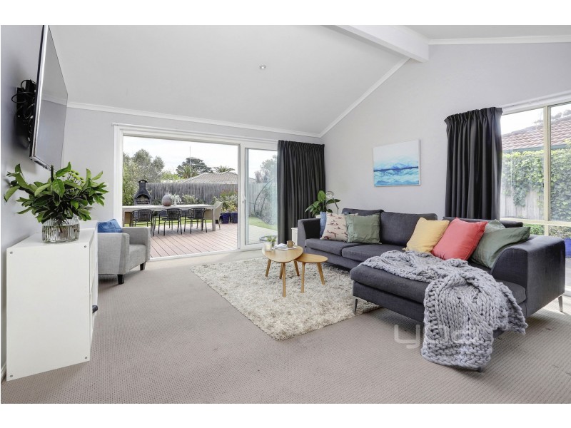 18 Golf Course Lane, Safety Beach VIC 3936