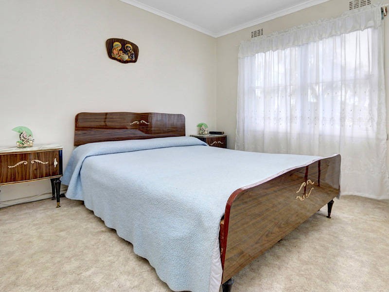 27 Broadway, Rosebud West VIC 3940