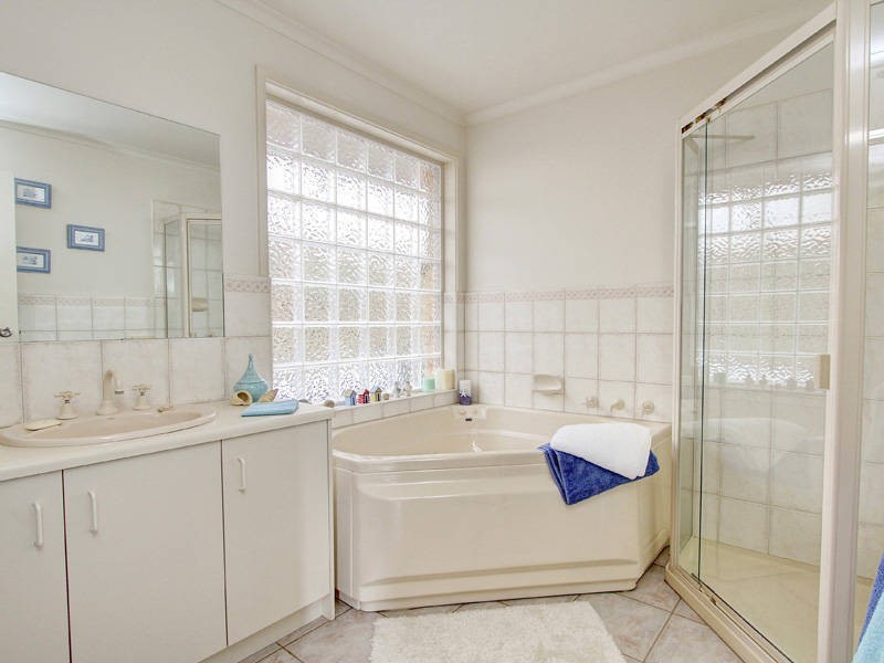 18 Lake View Lane, Safety Beach VIC 3936