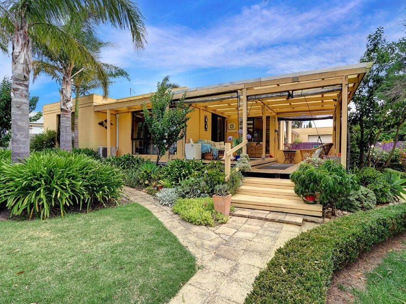 16 Fairway Circle, Safety Beach VIC 3936