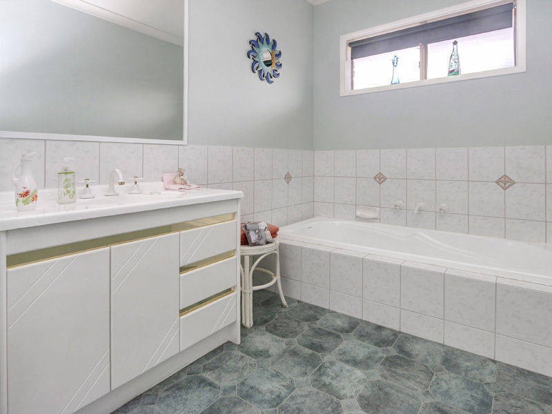 49 Palm Tree Drive, Safety Beach VIC 3936