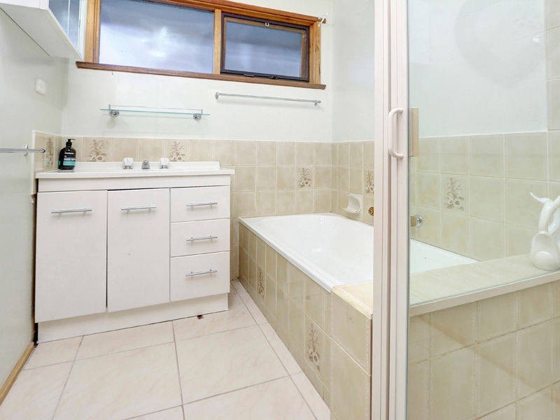 27 Denholm Street, Rosebud VIC 3939