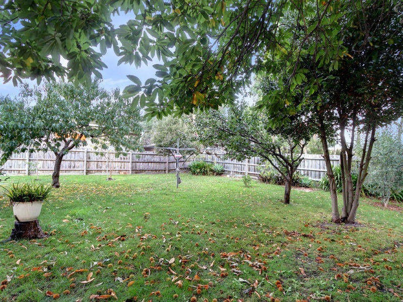 27 Denholm Street, Rosebud VIC 3939