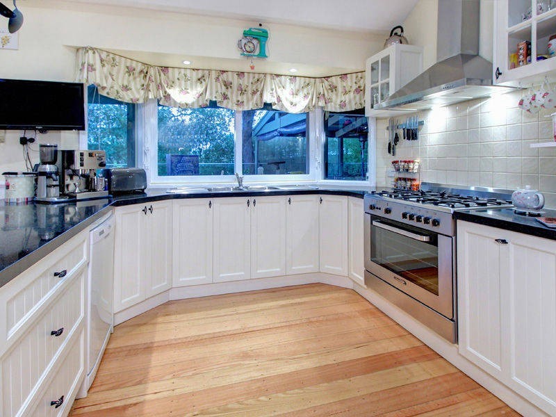 18 Warrain Avenue, Rosebud VIC 3939