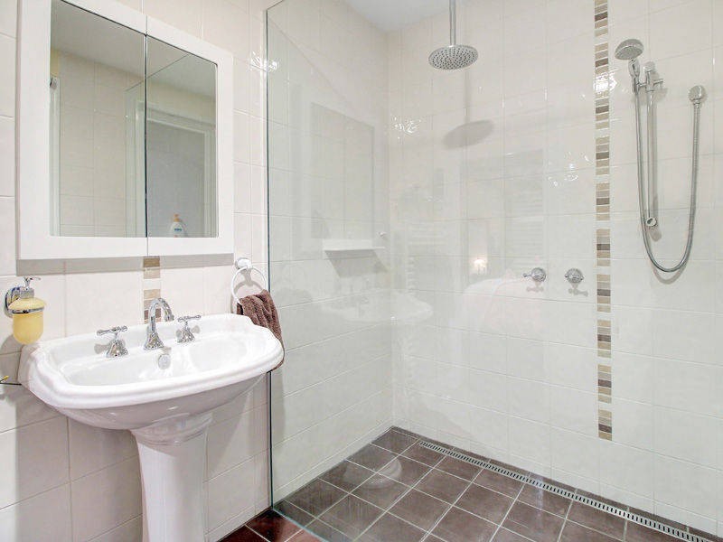 18 Warrain Avenue, Rosebud VIC 3939