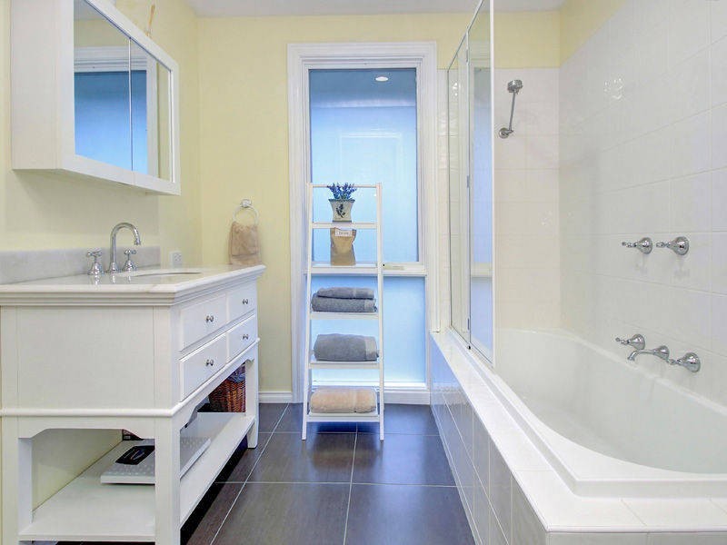 18 Warrain Avenue, Rosebud VIC 3939