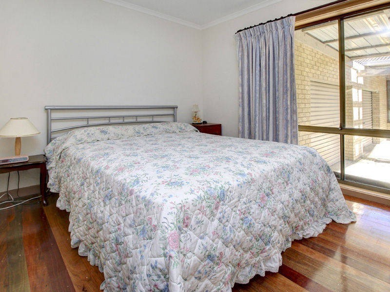 77 Broadway, Rosebud West VIC 3940