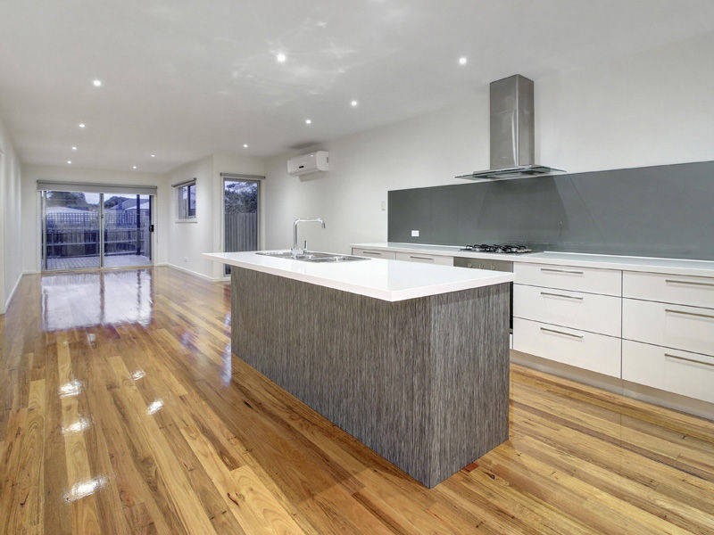 18 Capel Avenue, Rosebud West VIC 3940