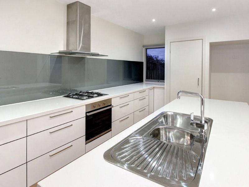 18 Capel Avenue, Rosebud West VIC 3940