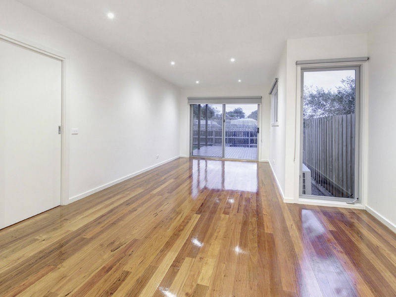 18 Capel Avenue, Rosebud West VIC 3940