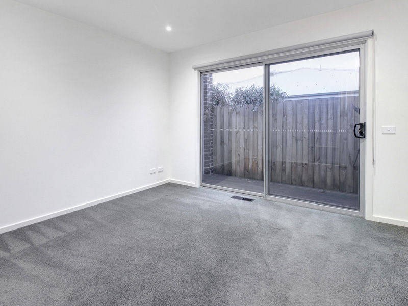 18 Capel Avenue, Rosebud West VIC 3940