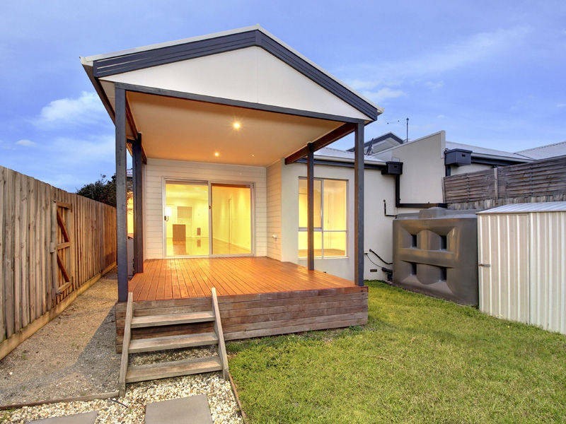 18 Capel Avenue, Rosebud West VIC 3940