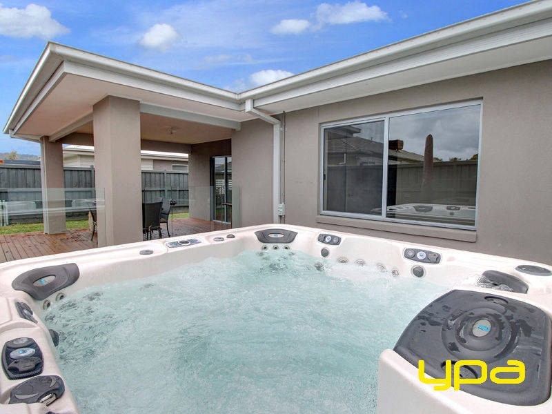 32 Oceanic Drive, Safety Beach VIC 3936