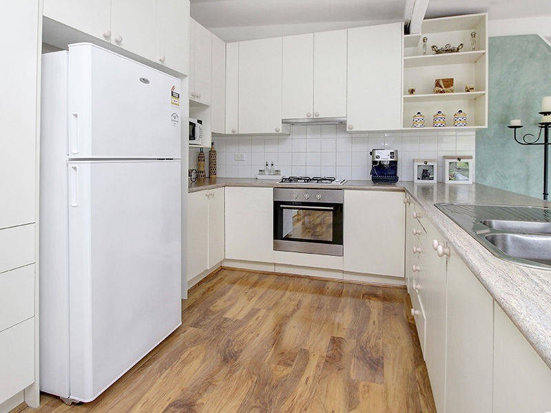 17 Fenton Avenue, Rosebud VIC 3939