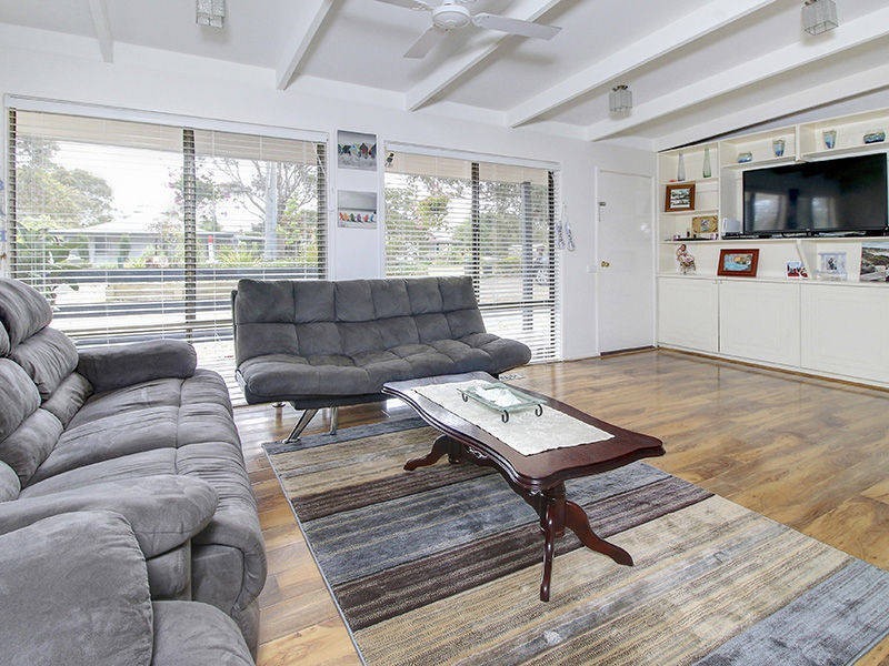 17 Fenton Avenue, Rosebud VIC 3939