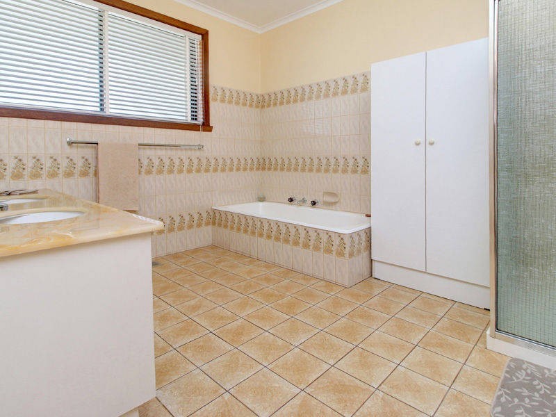 3 Rae Street, Rosebud West VIC 3940