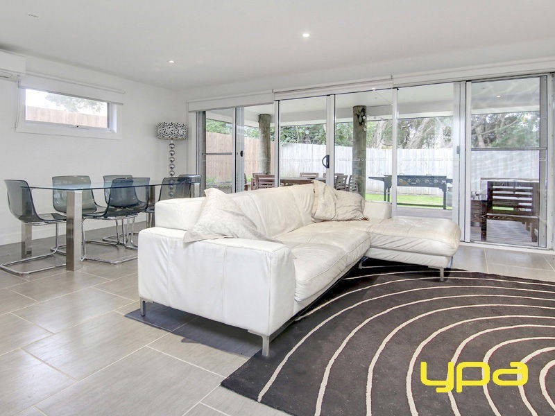 8 Owarra Street, Rye VIC 3941