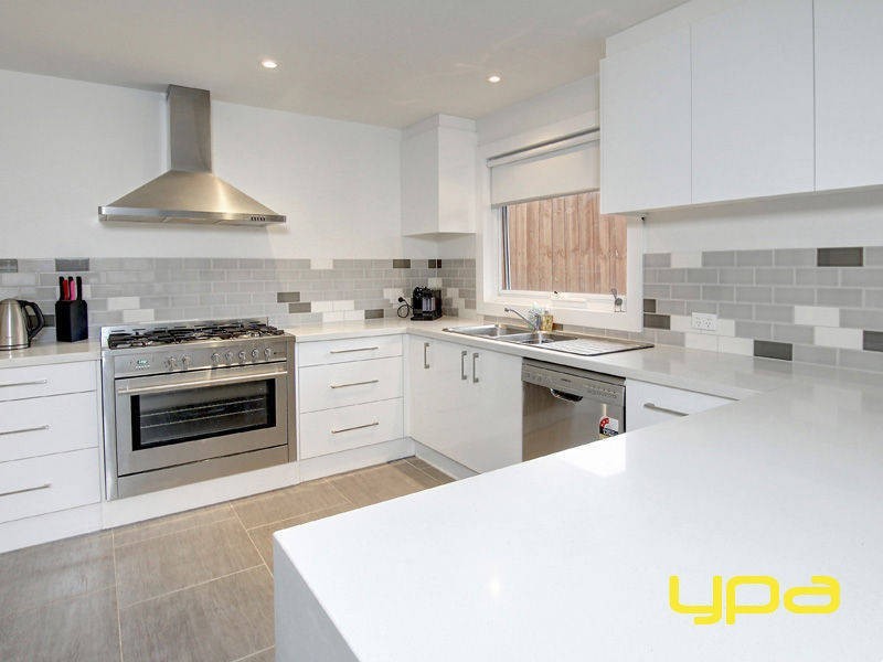 8 Owarra Street, Rye VIC 3941