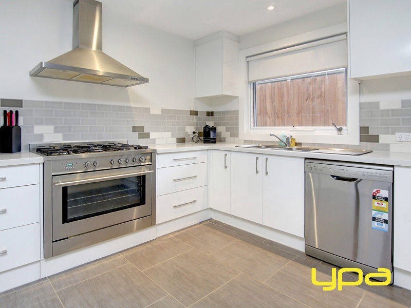 8 Owarra Street, Rye VIC 3941