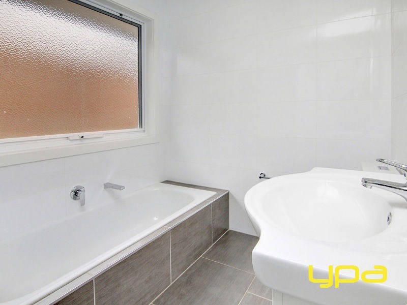 8 Owarra Street, Rye VIC 3941