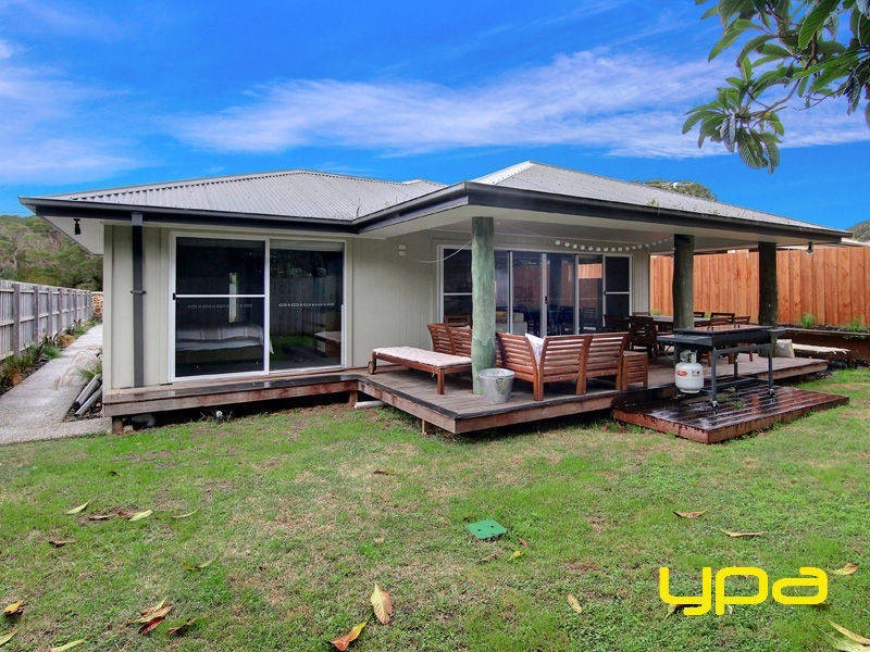 8 Owarra Street, Rye VIC 3941