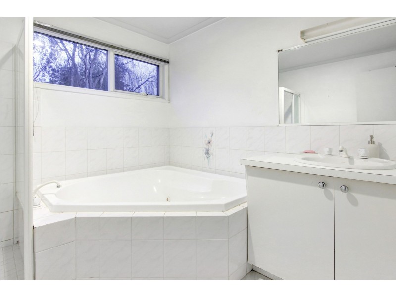 2 Tern Avenue, Rosebud West VIC 3940