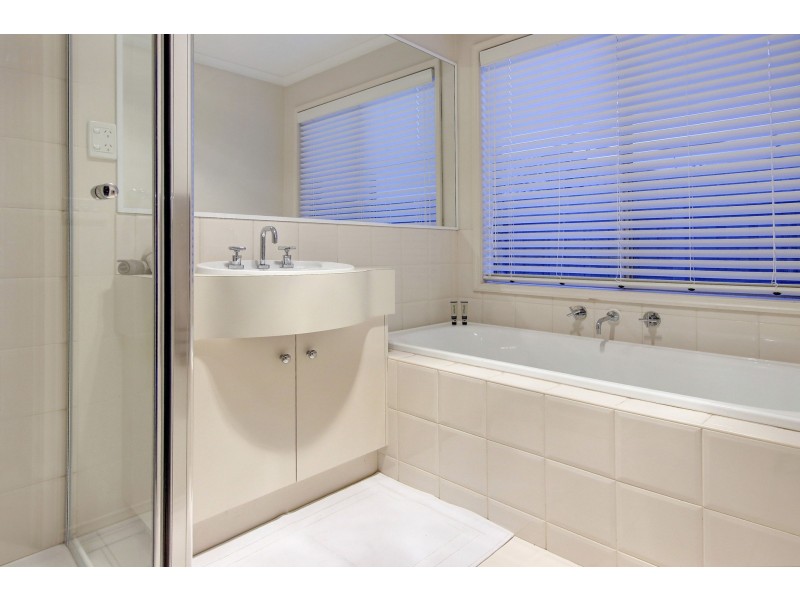 10 Fairway Circle, Safety Beach VIC 3936