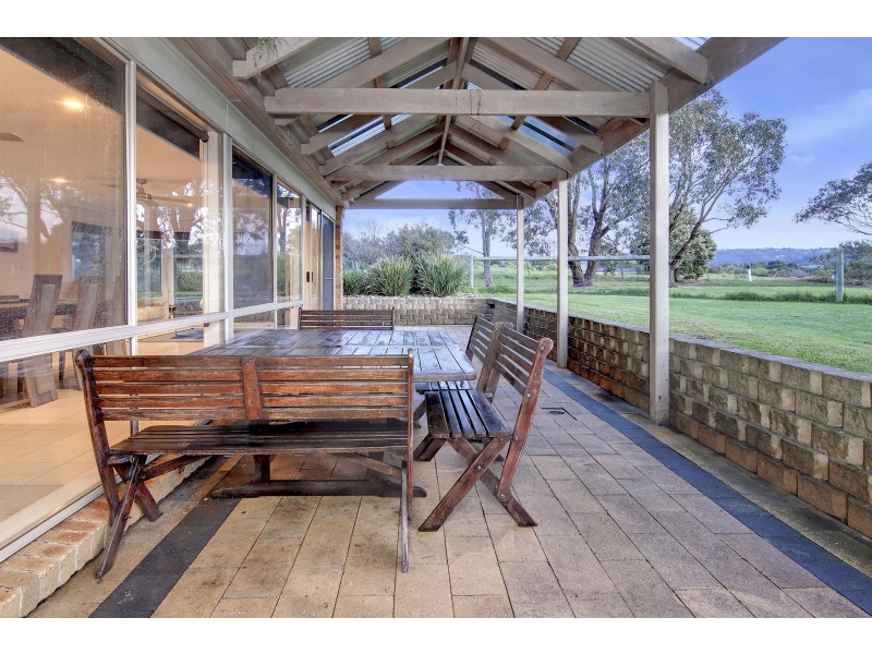 10 Fairway Circle, Safety Beach VIC 3936