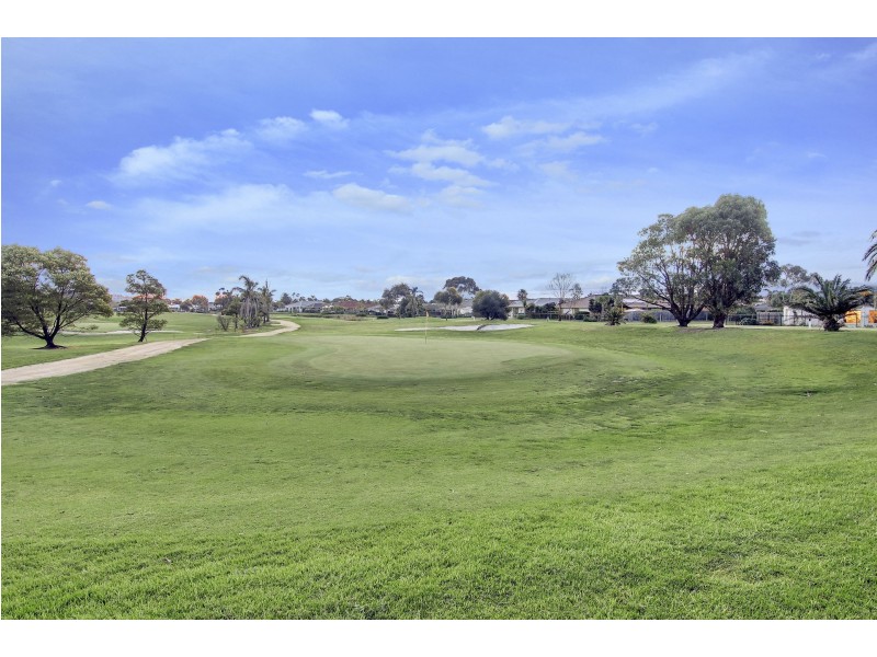 10 Fairway Circle, Safety Beach VIC 3936